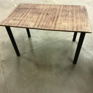 Table en bois 1,20 x 0,80